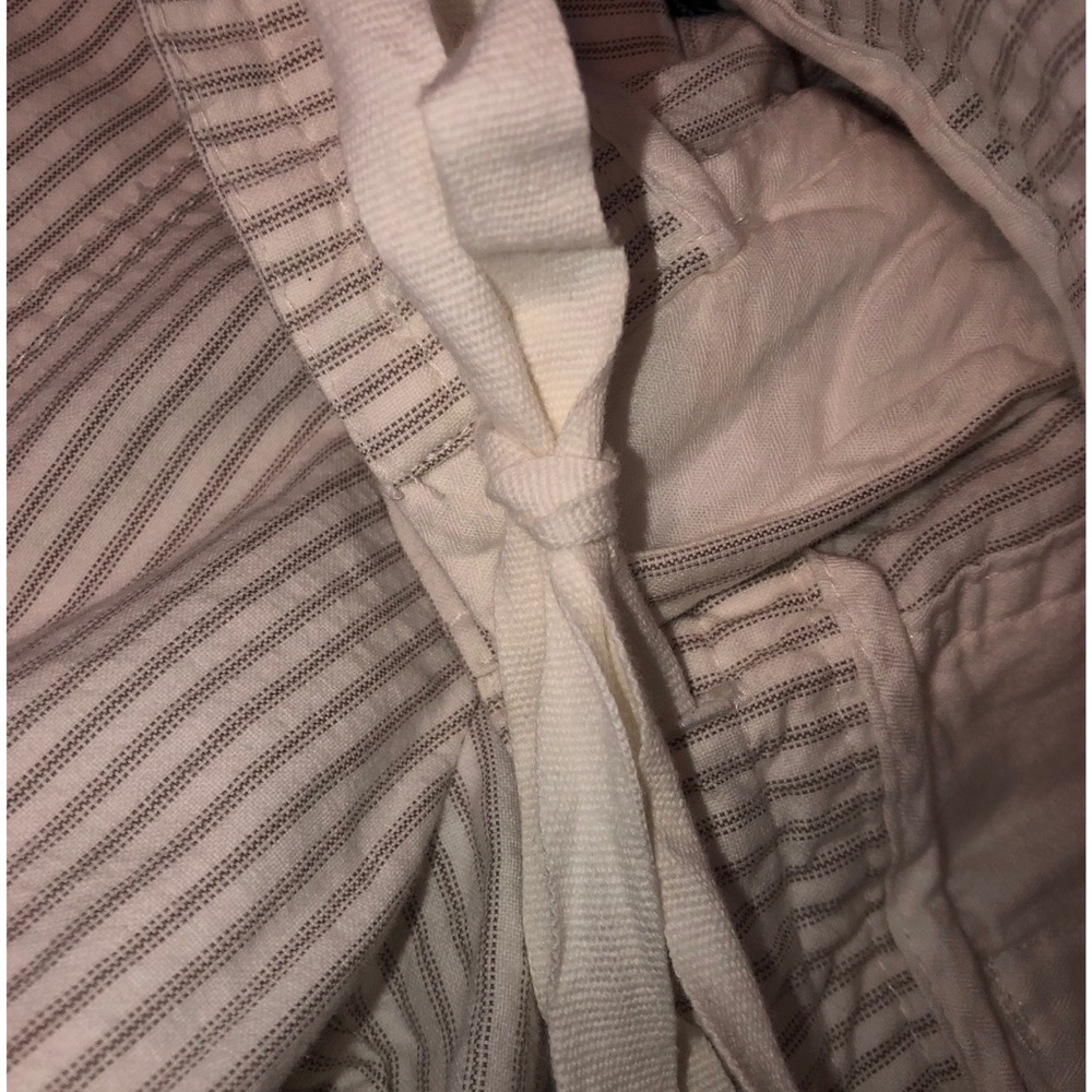NWT. Gap Cropped pants. - Picture 6 of 6